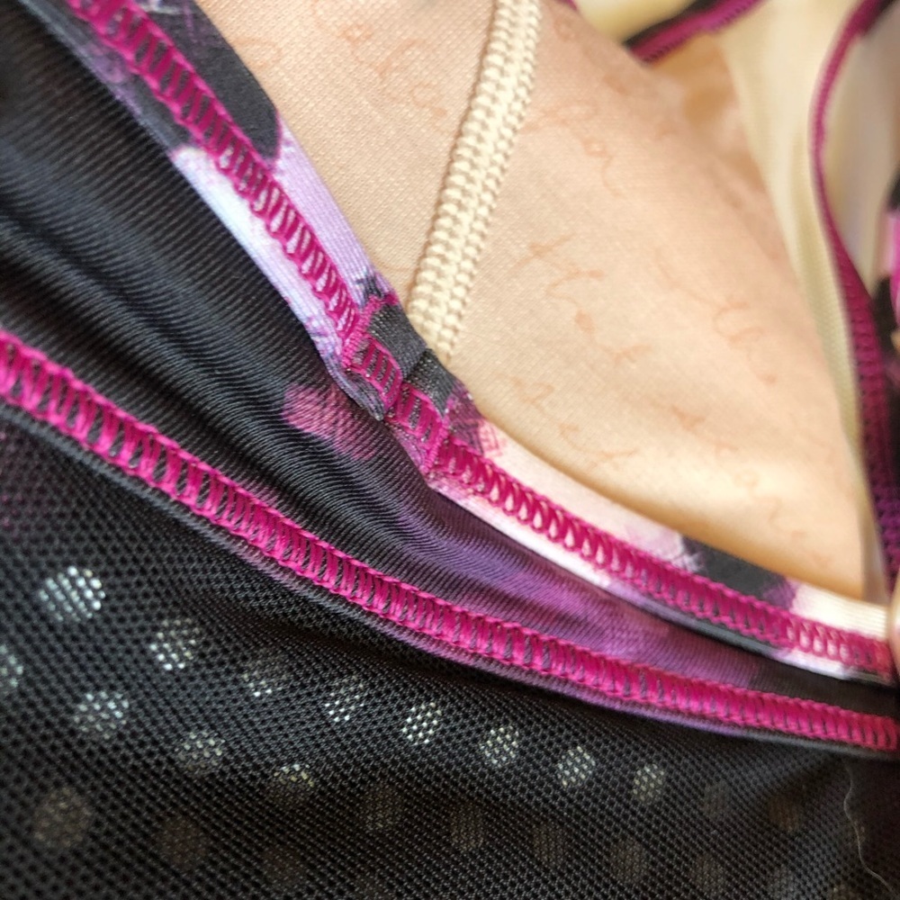 Lululemon Strap It Like It’s Hot Bra Raspberry - Picture 8 of 8